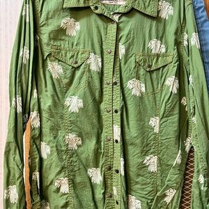 Sorry it’s wrinkly. Beautiful shirt, excellent condition size xl